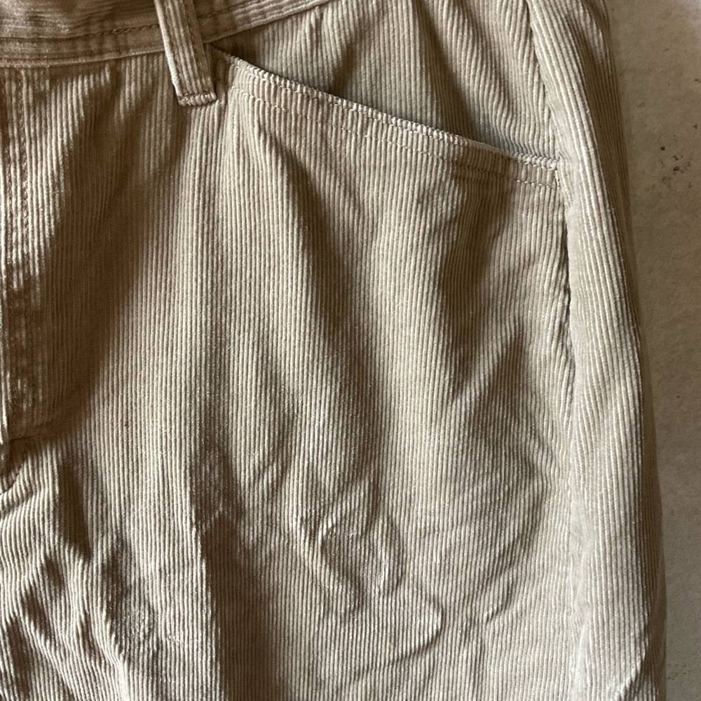 Tommy Hilfiger skirt. Corduroy. Mini. Beige. Size 12. - Picture 2 of 6
